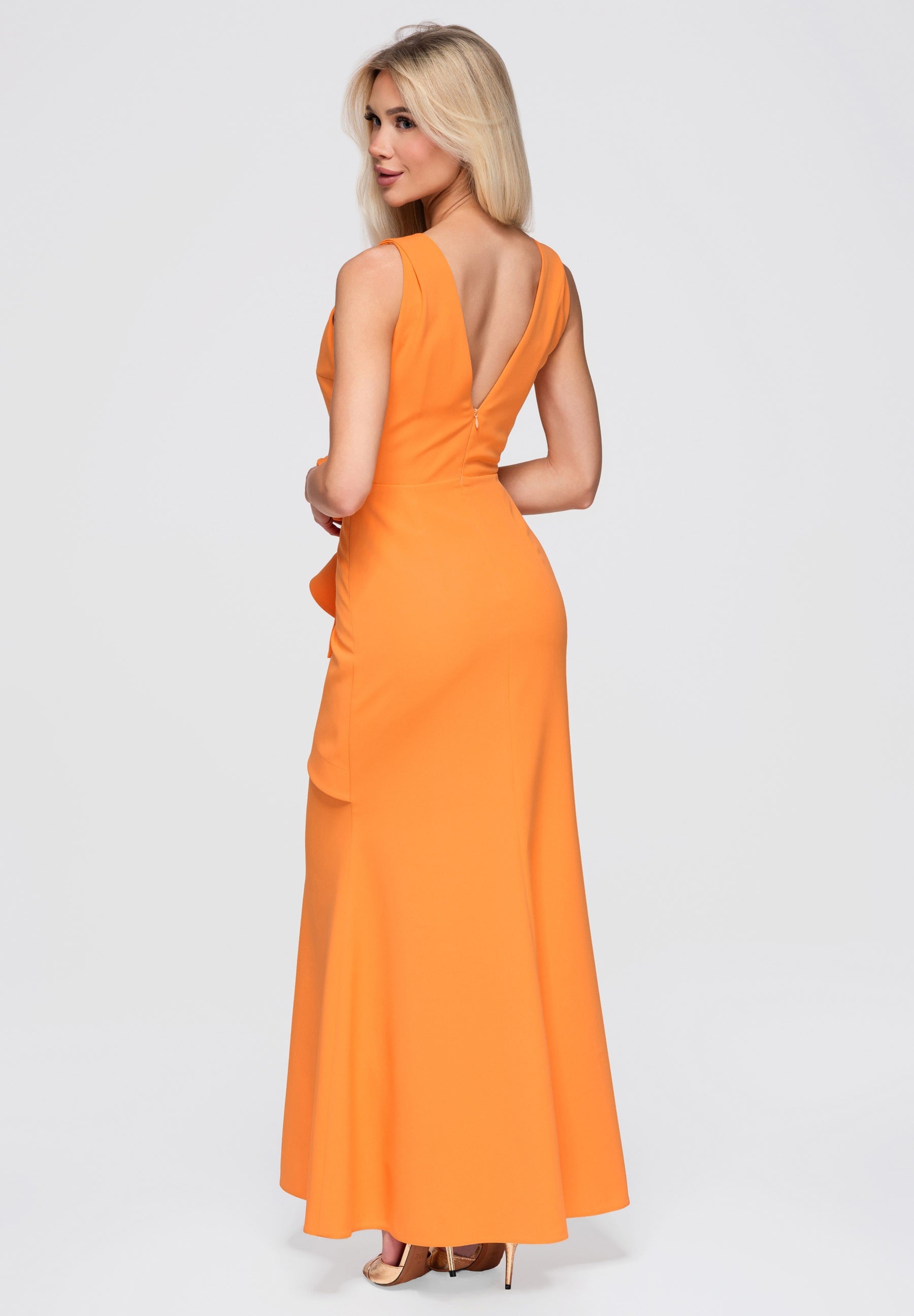 Orangefarbenes Maxi-Abendkleid mit V-Ausschnitt — 3