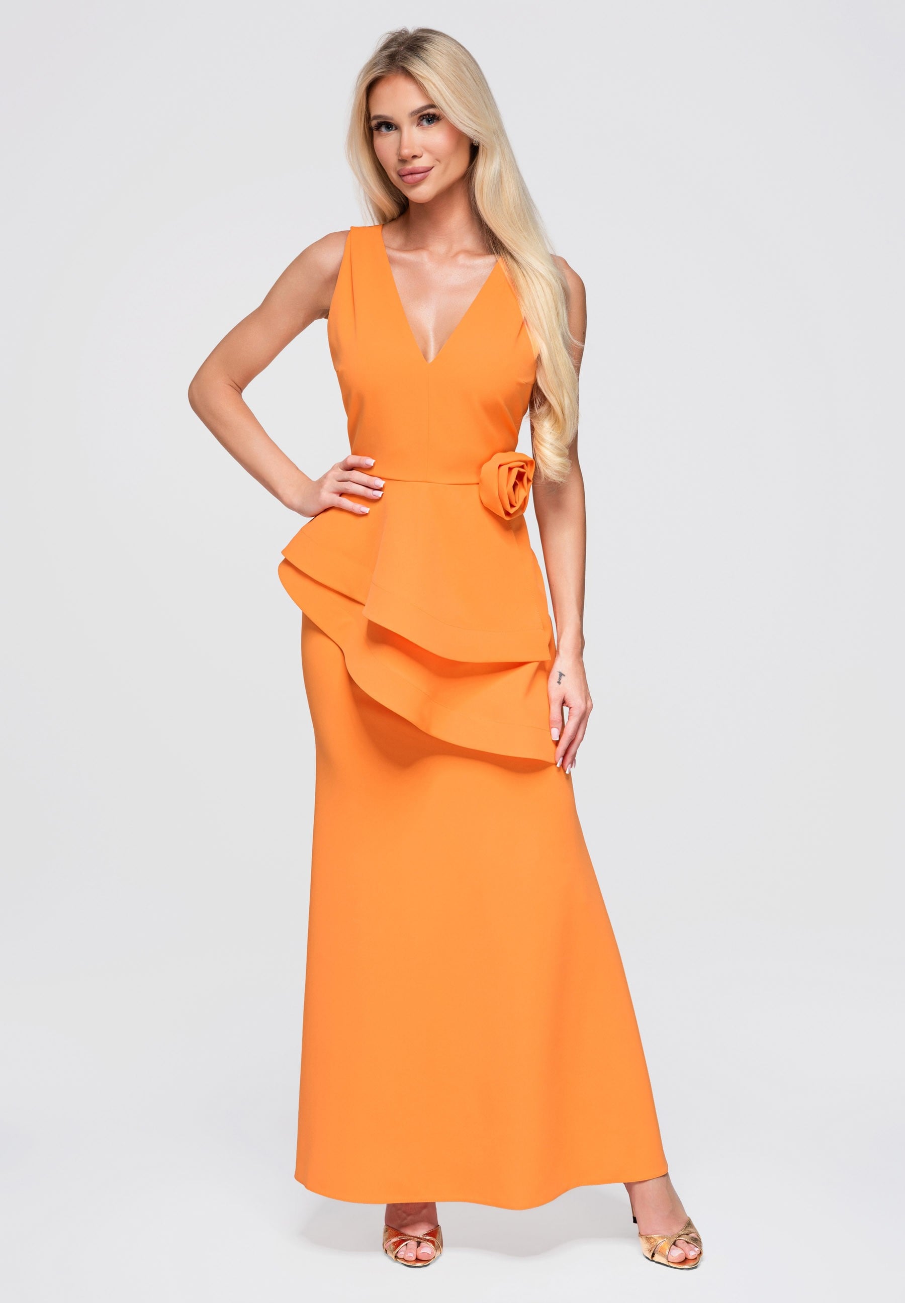 Orangefarbenes Maxi-Abendkleid mit V-Ausschnitt — 4