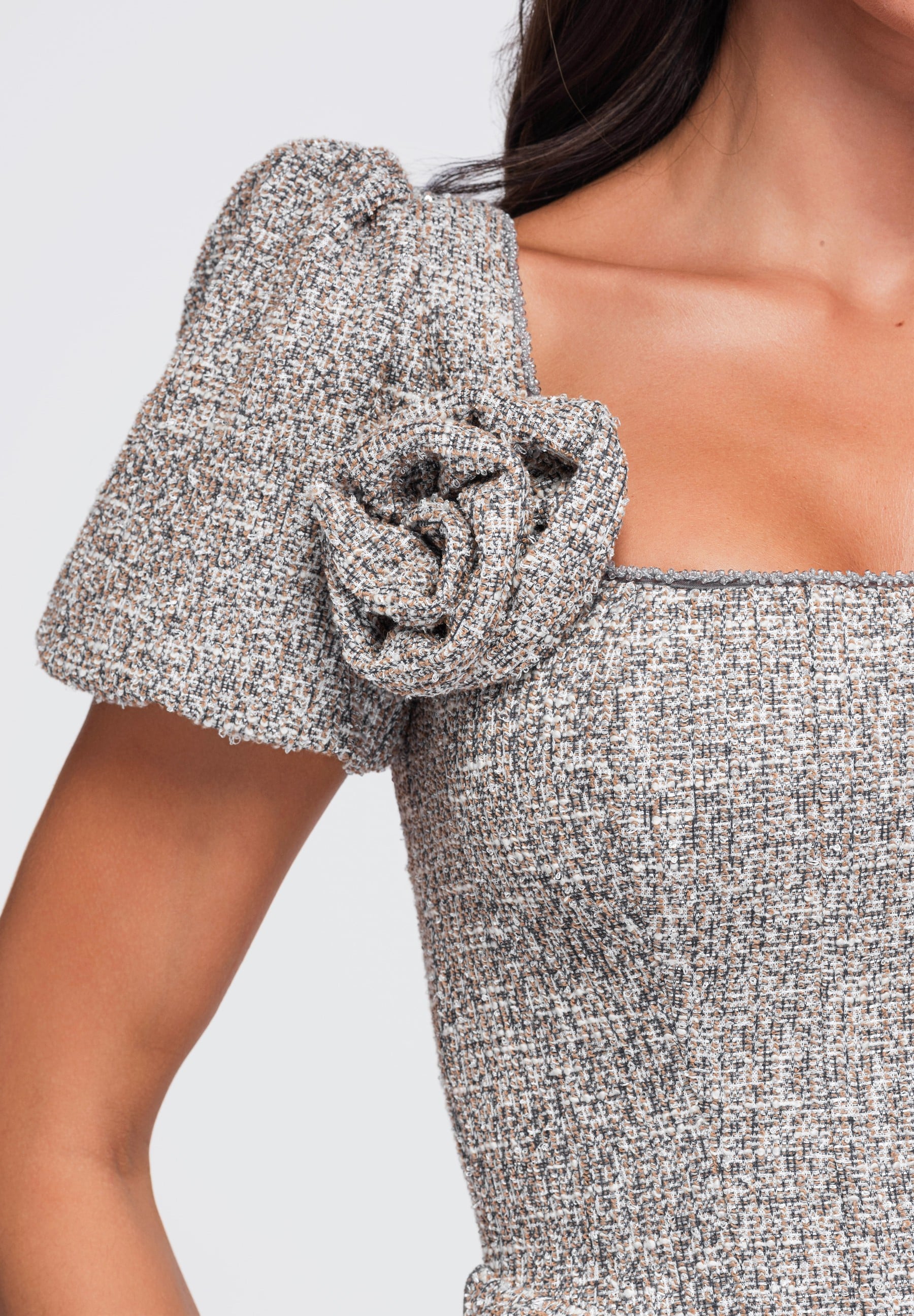 Graues verziertes Mini-Abendkleid — 3
