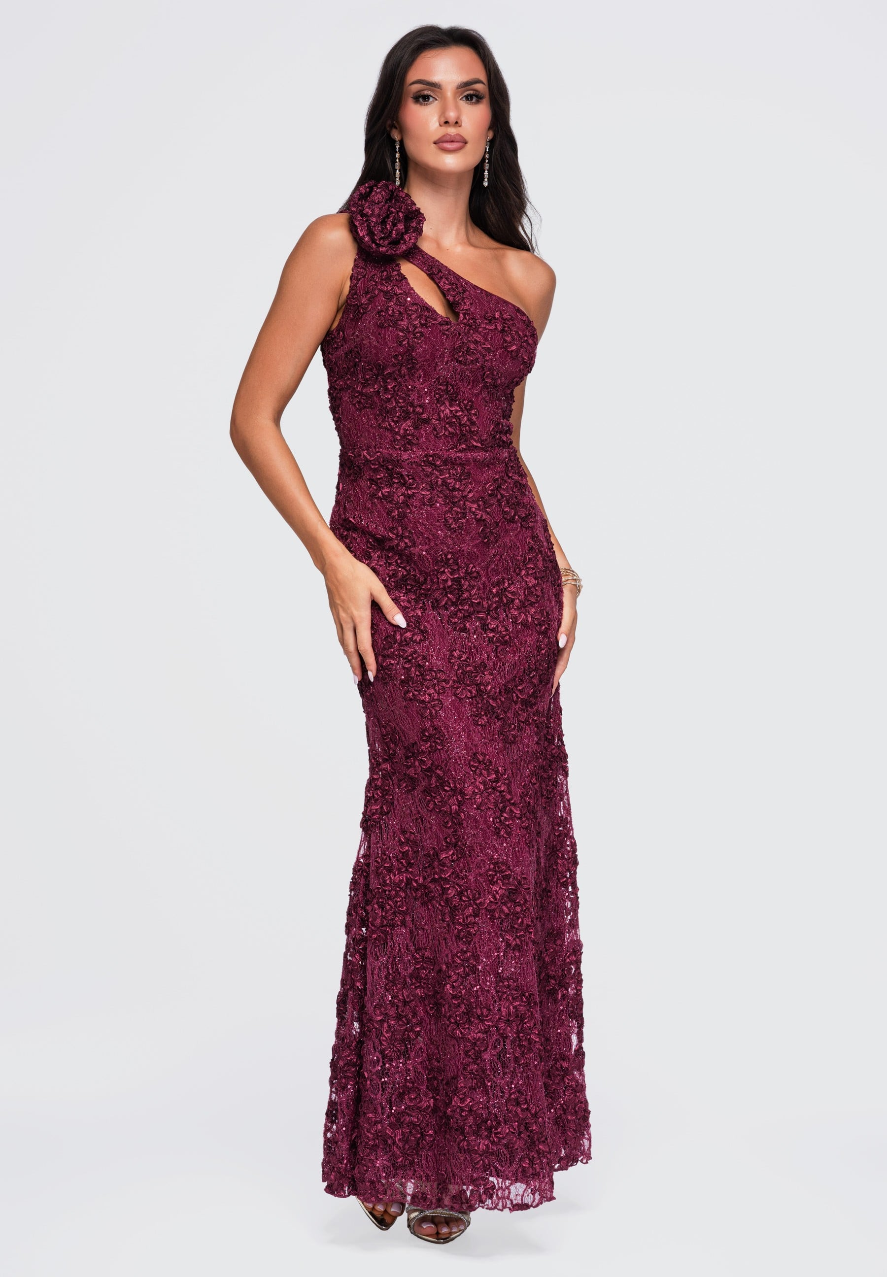 Bordeauxfarbenes Maxi-Abendkleid aus Spitze — 3