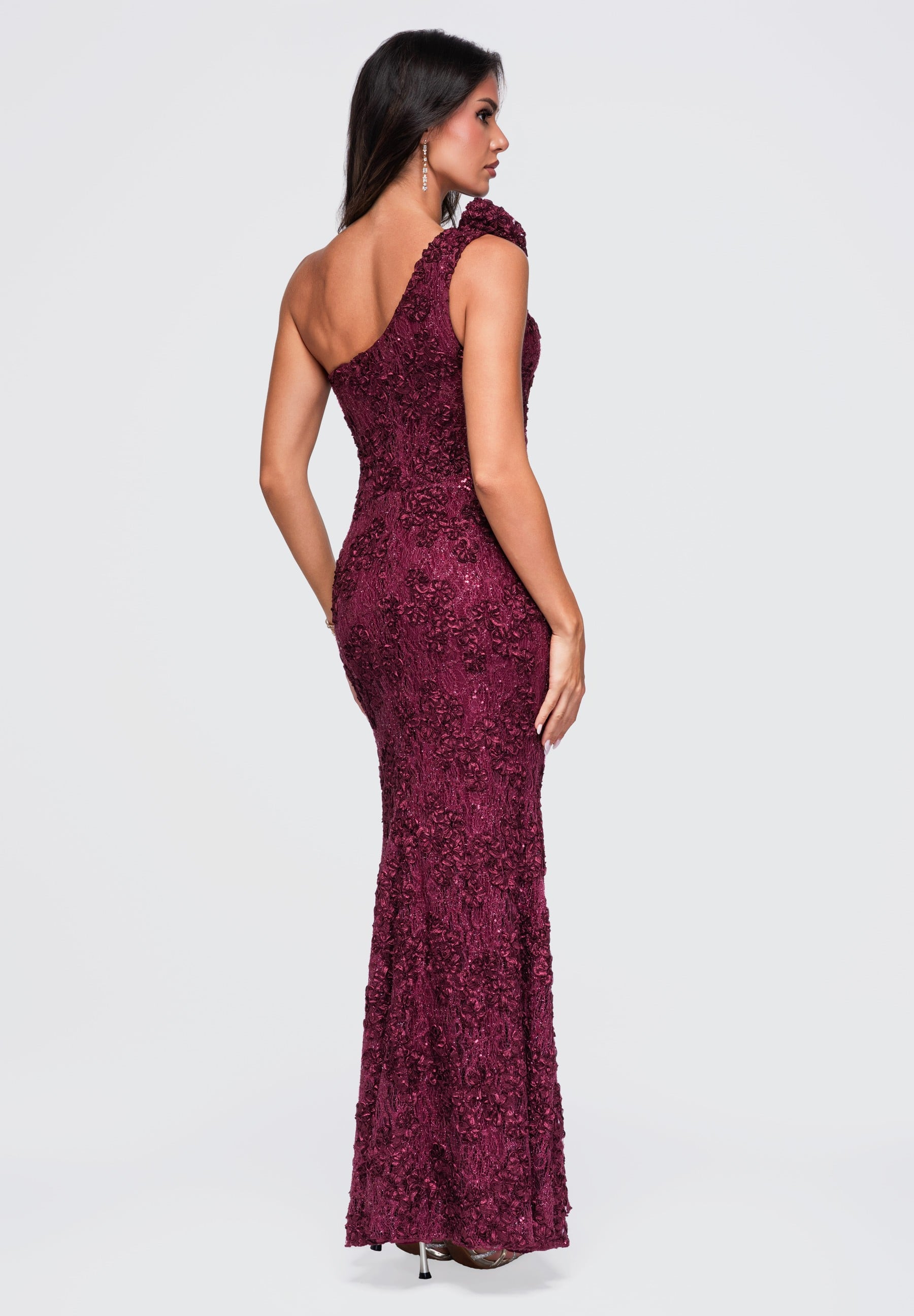Bordeauxfarbenes Maxi-Abendkleid aus Spitze — 5