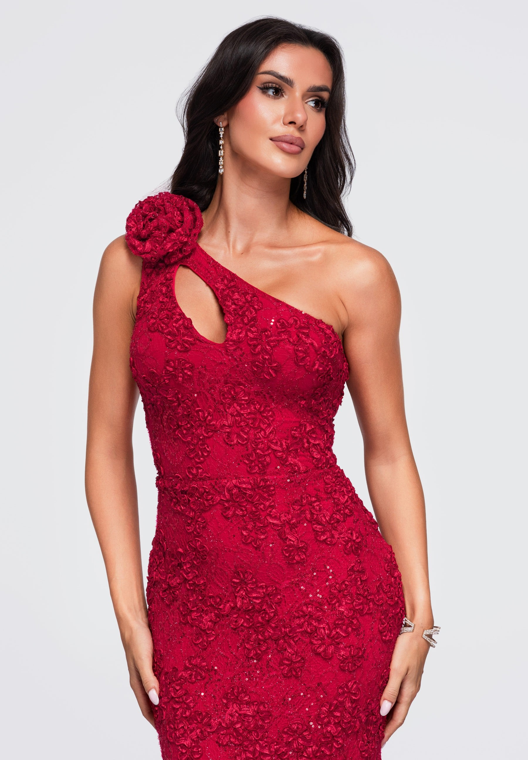 Rotes Maxi-Abendkleid aus Spitze — 2
