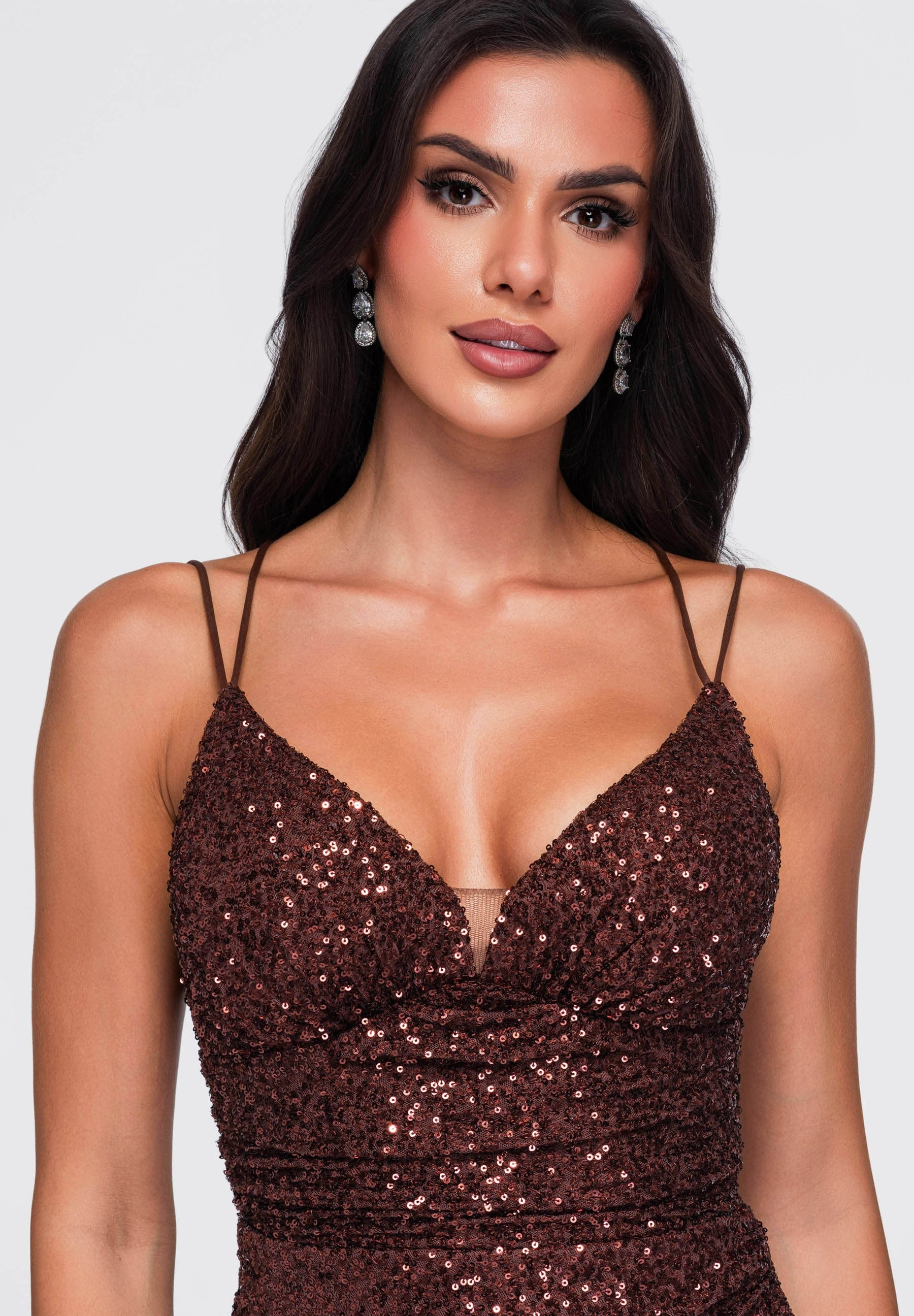 Braunes Maxi-Abendkleid mit Pailletten und Herzausschnitt — 2