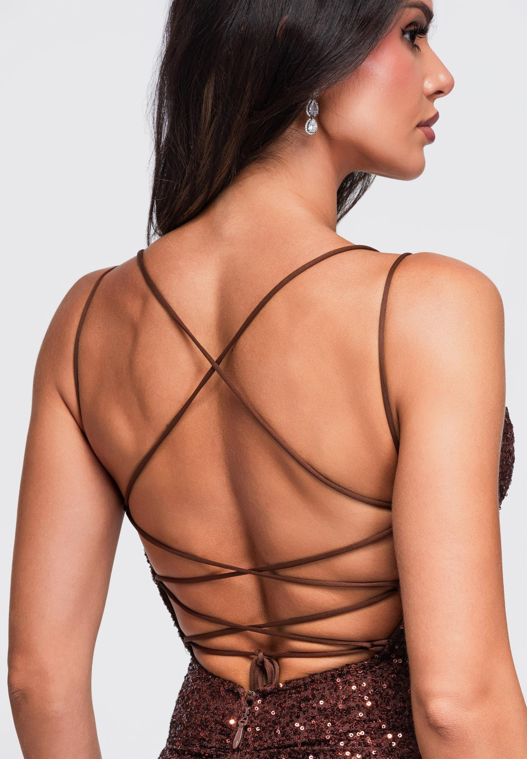 Braunes Maxi-Abendkleid mit Pailletten und Herzausschnitt — 6