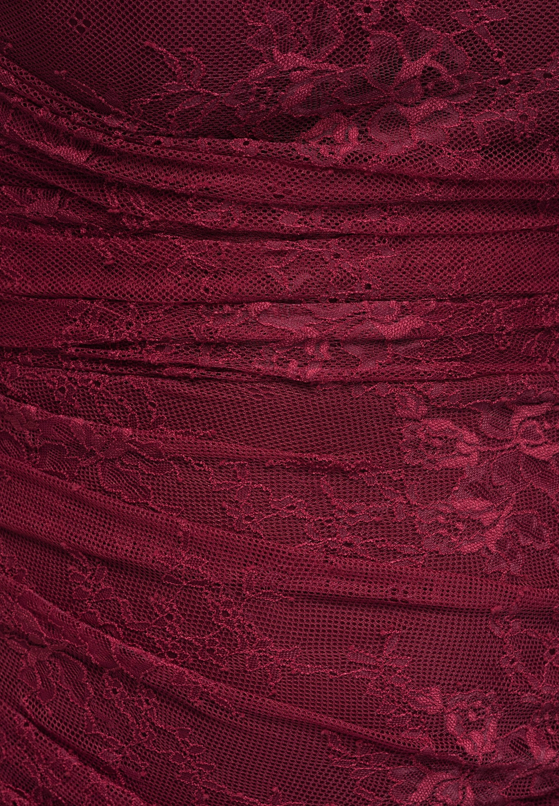 Bordeauxfarbenes Maxi-Abendkleid aus Spitze mit Herzausschnitt — 5