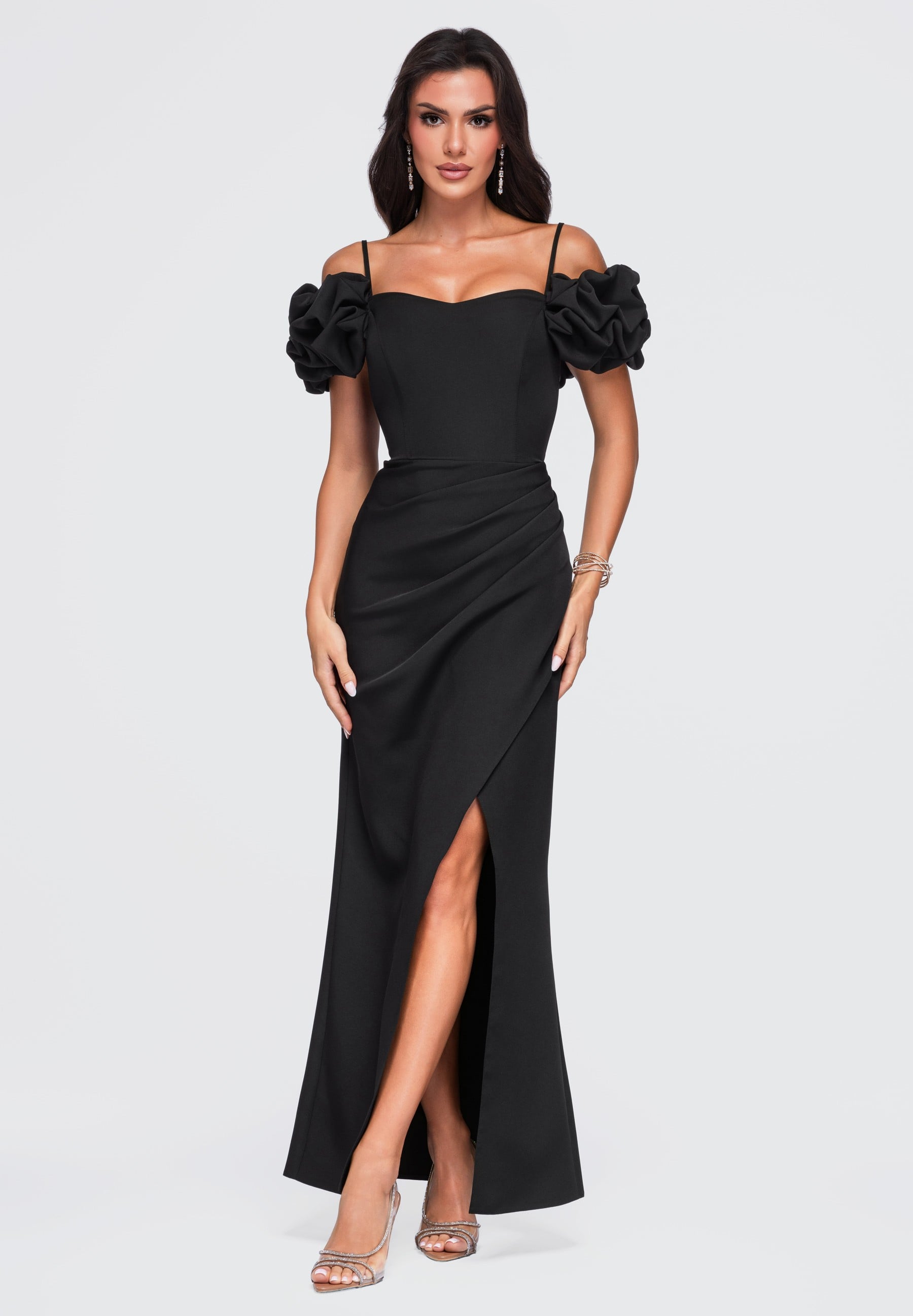 Schwarzes Maxi-Abendkleid mit Herzausschnitt — 3