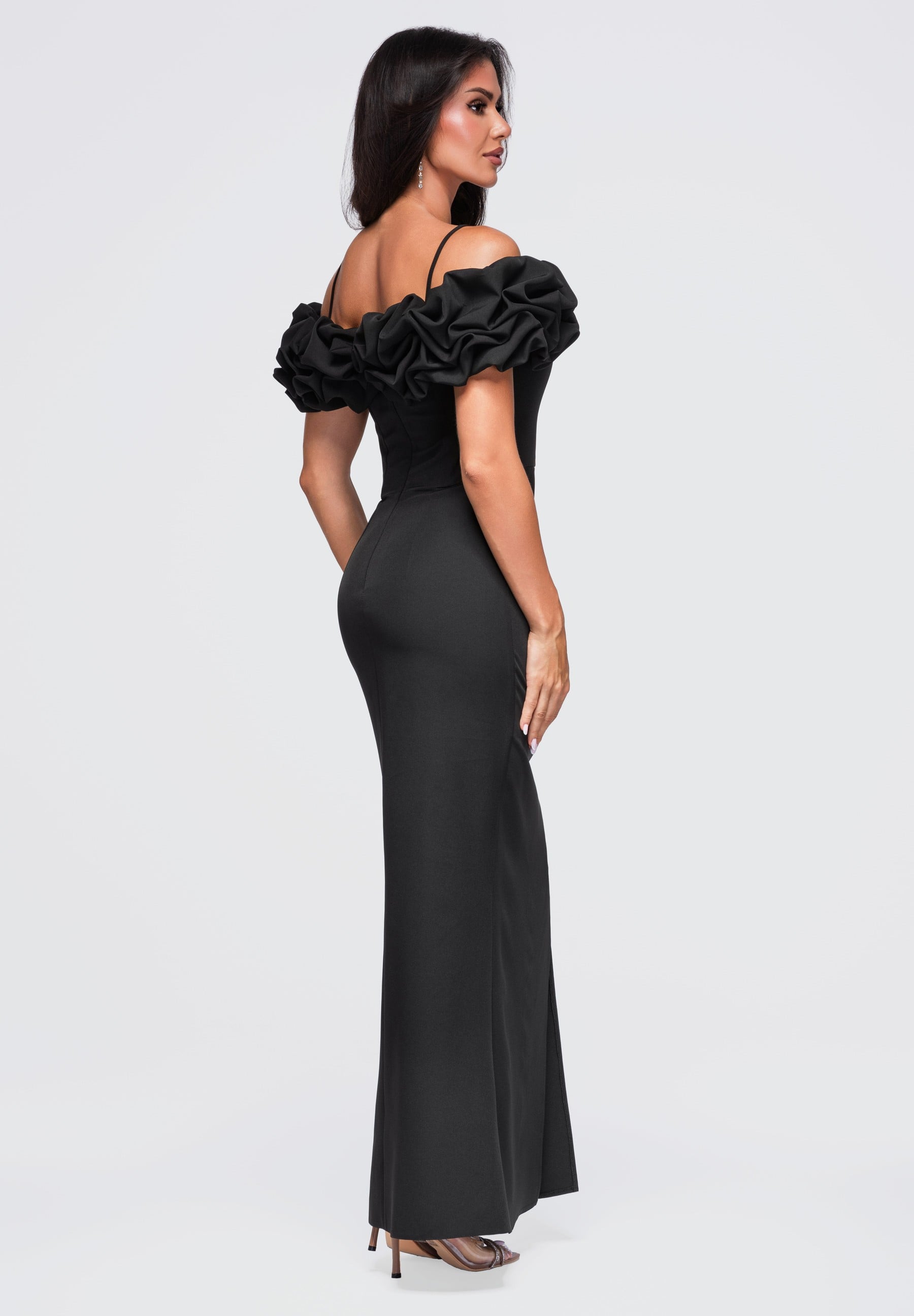 Schwarzes Maxi-Abendkleid mit Herzausschnitt — 5