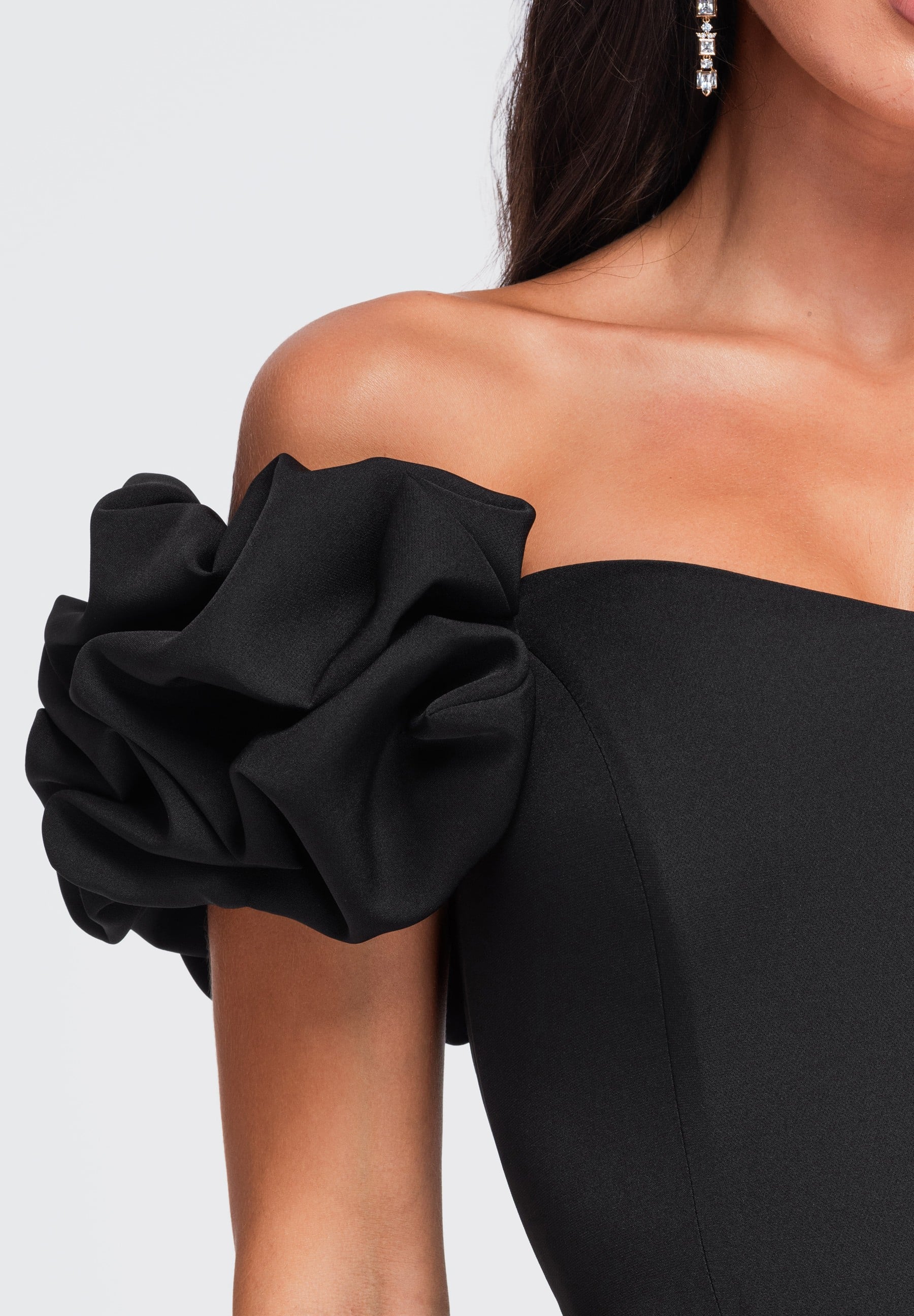 Schwarzes Maxi-Abendkleid mit Herzausschnitt — 6