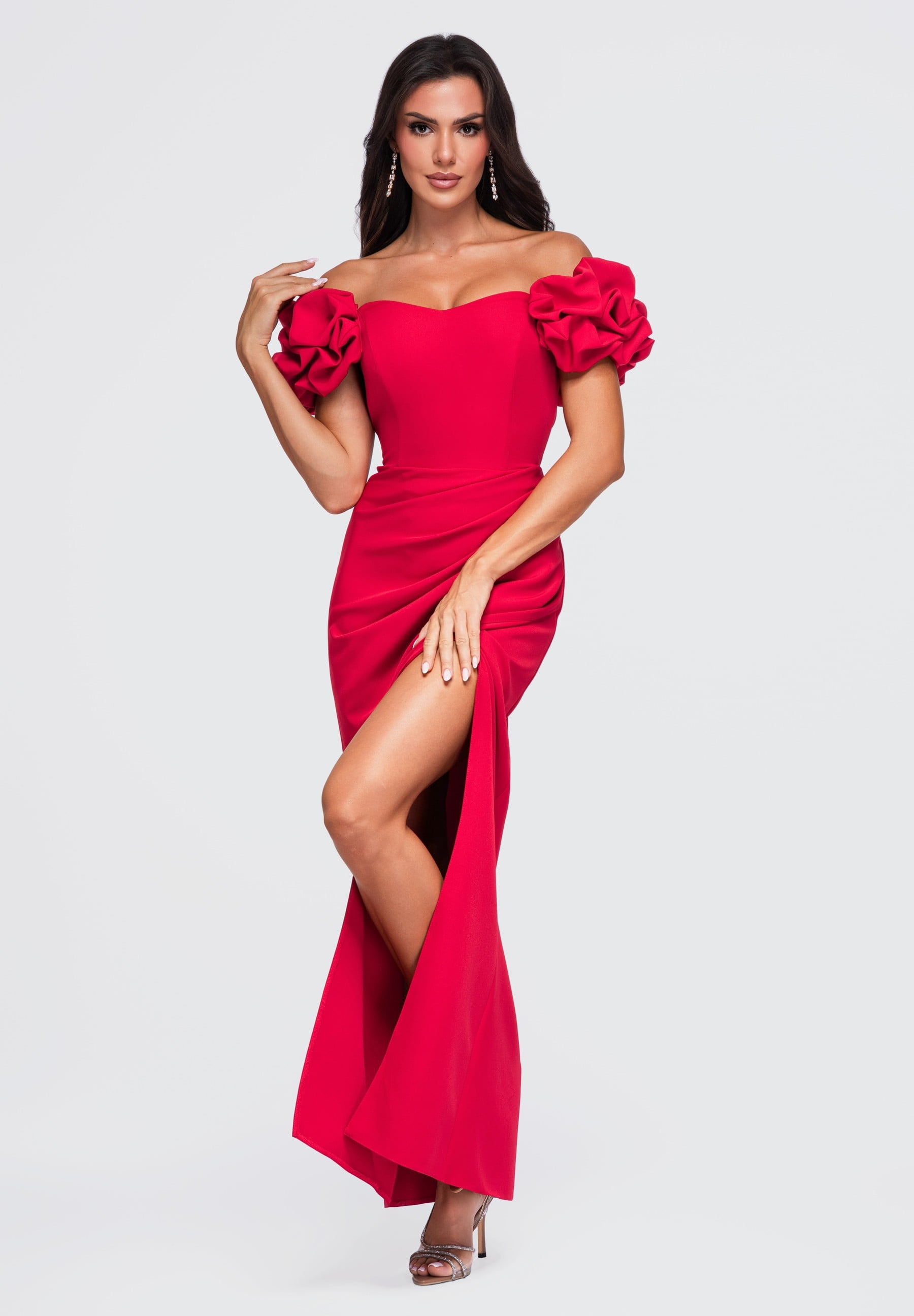 Rotes Maxi-Abendkleid mit Herzausschnitt — 3