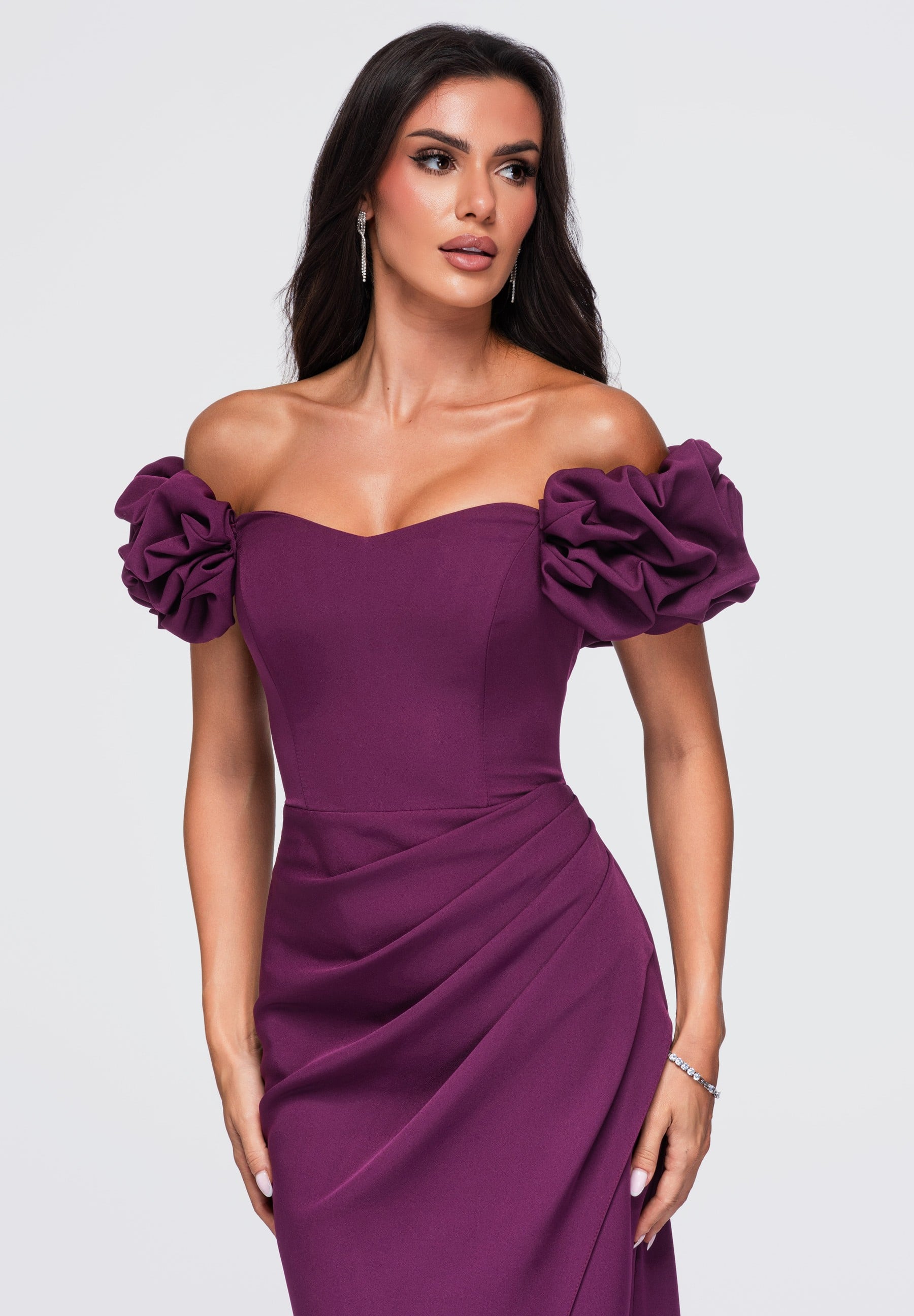 Violettes Maxi-Abendkleid mit Herzausschnitt — 2