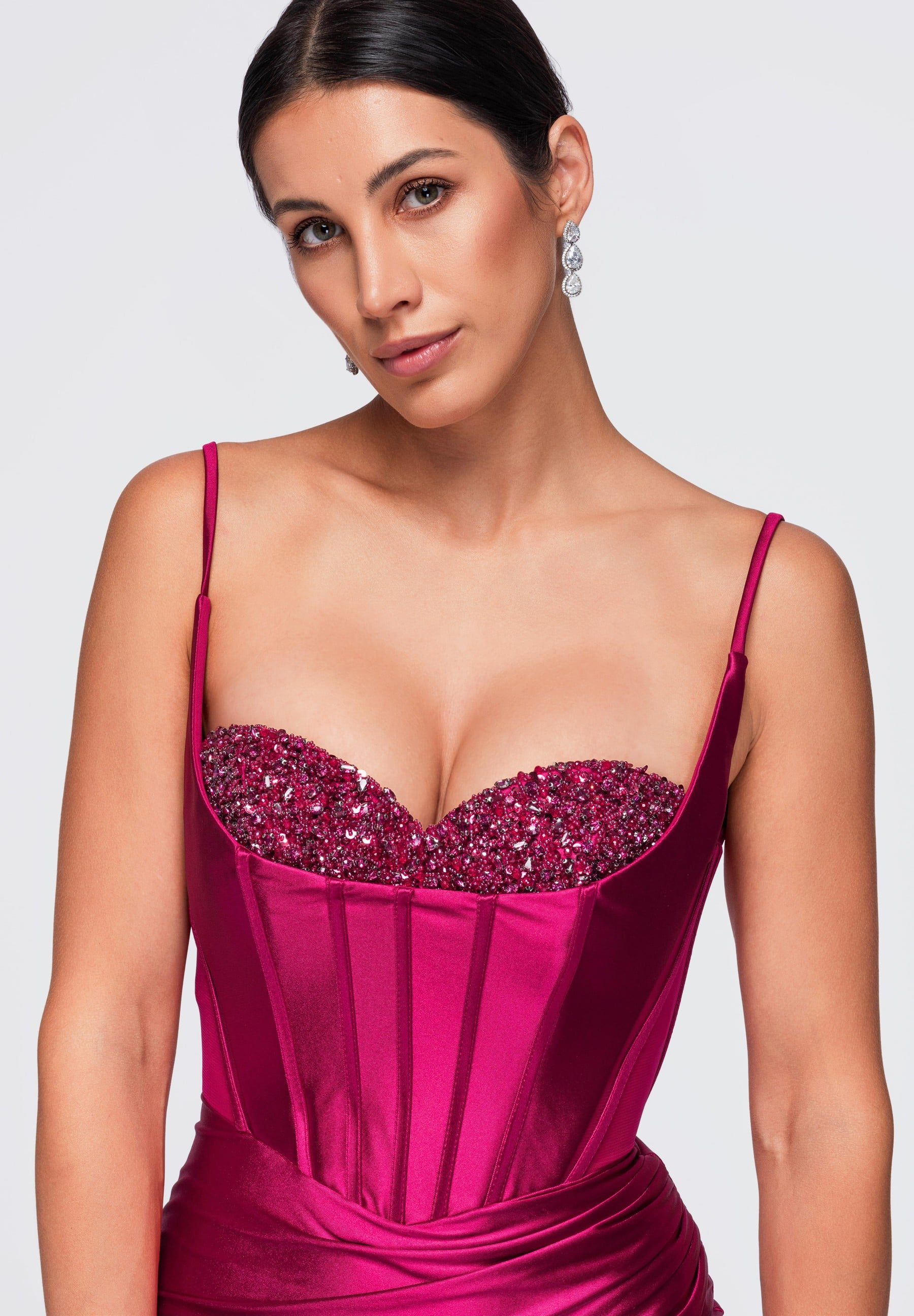 Burgundy shimmering maxi evening dress with a sweetheart neckline — 4